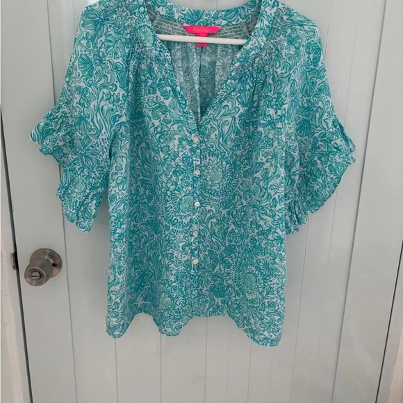 Lilly Pulitzer Women's Blue Patterned Top look like new - Picture 1 of 4
